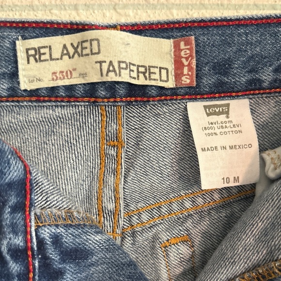 Classic vintage Levi's 550 straight leg tapered denim jeans in medium blue wash - Picture 5 of 7